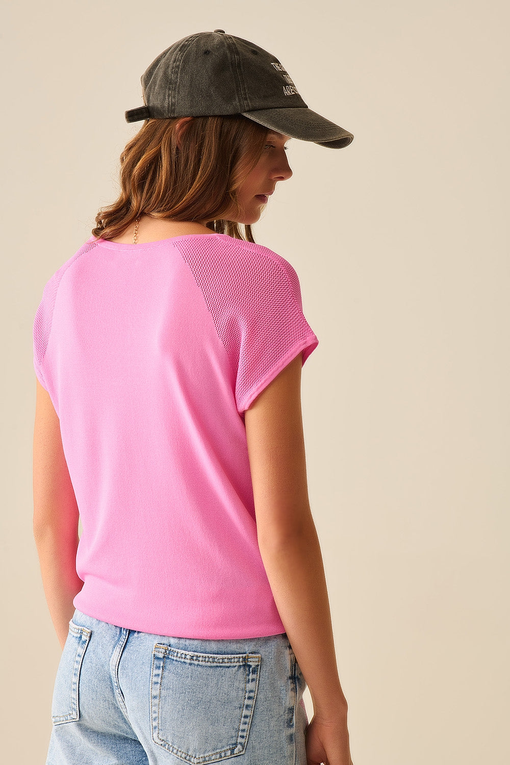 Camisola de manga curta fúcsia com malha no ombro