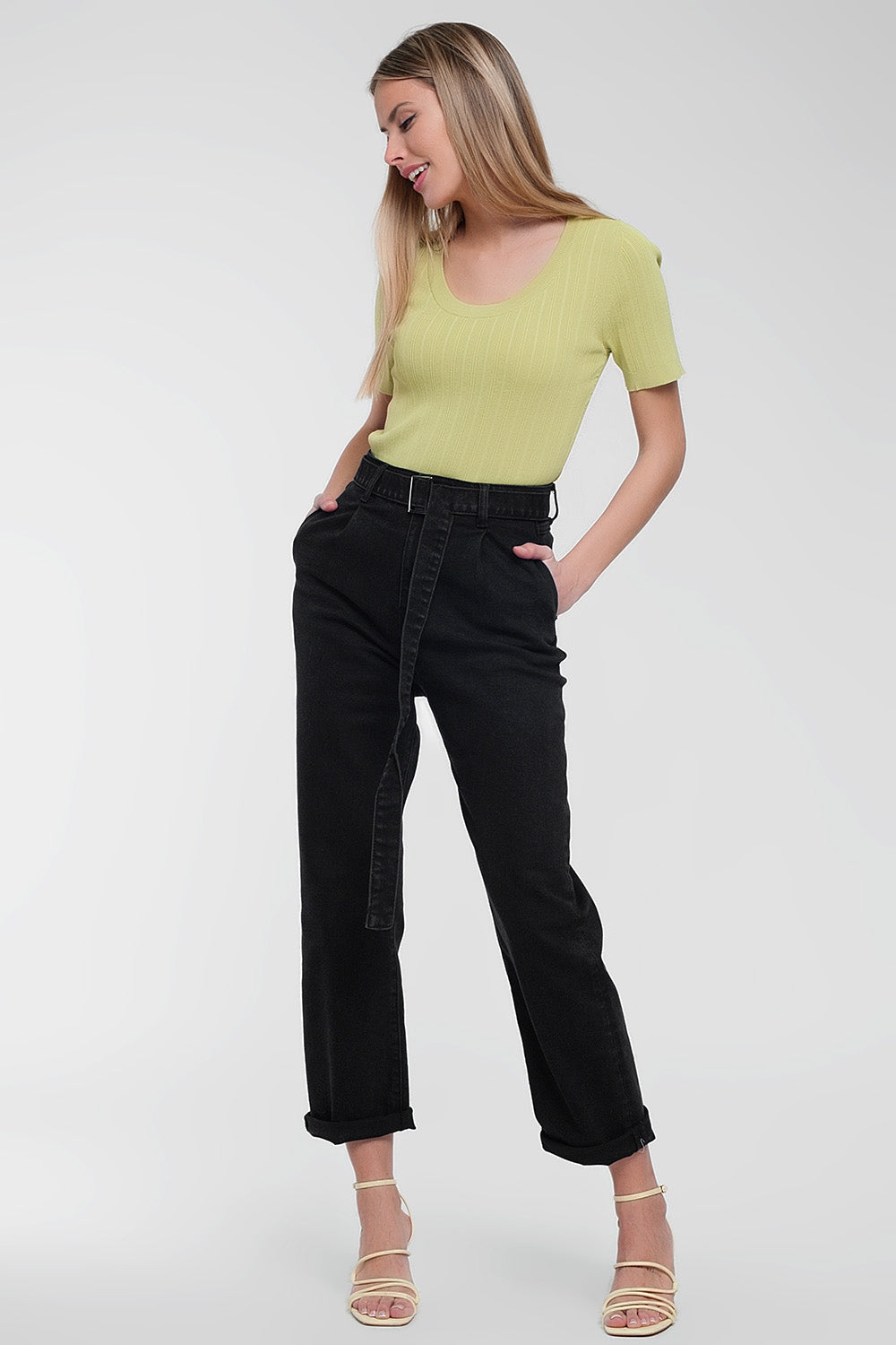 Camisola de manga curta verde com pescoço grande