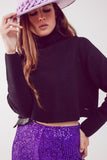Q2 Camisola de pescoço alto cropped em preto