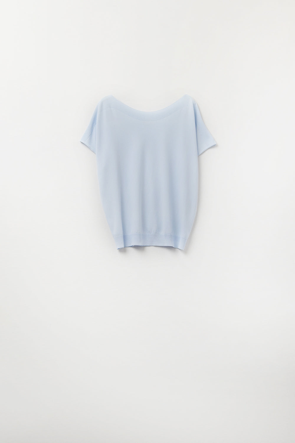 Q2 Camisola descontraída com gola de barco azul bebé e mangas descaídas