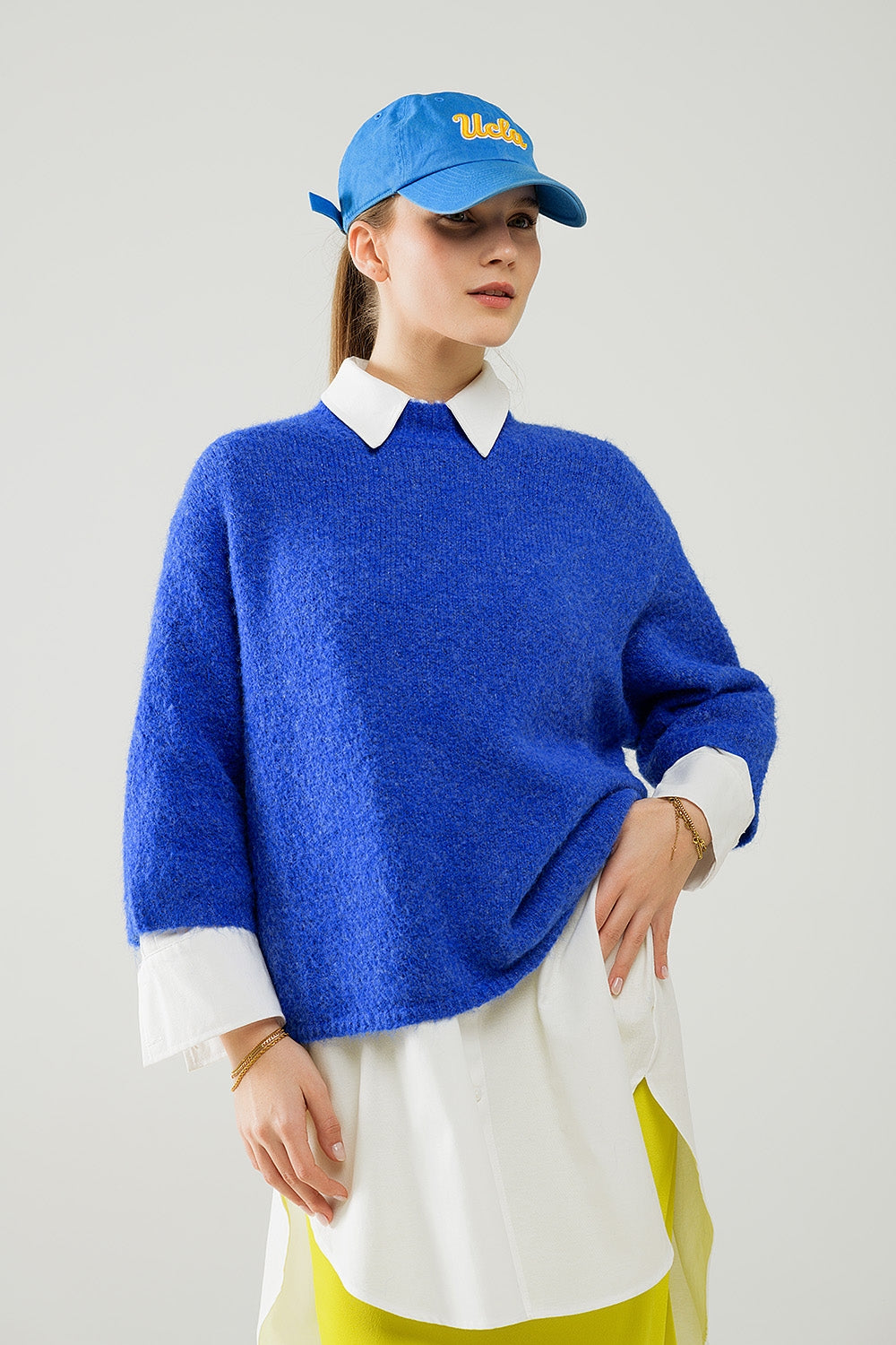 Q2 Camisola descontraída com manga francesa e gola redonda em tinta azul