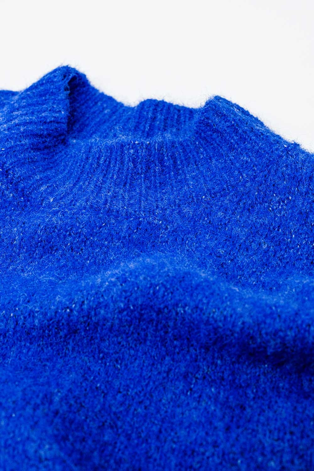 Camisola descontraída com manga francesa e gola redonda em tinta azul