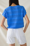 Camisola em azul com desenho de renda e manga curta