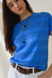 Camisola em azul com desenho de renda e manga curta