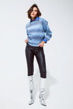 Camisola em azul com design ombre gola redonda e pormenores nas mangas