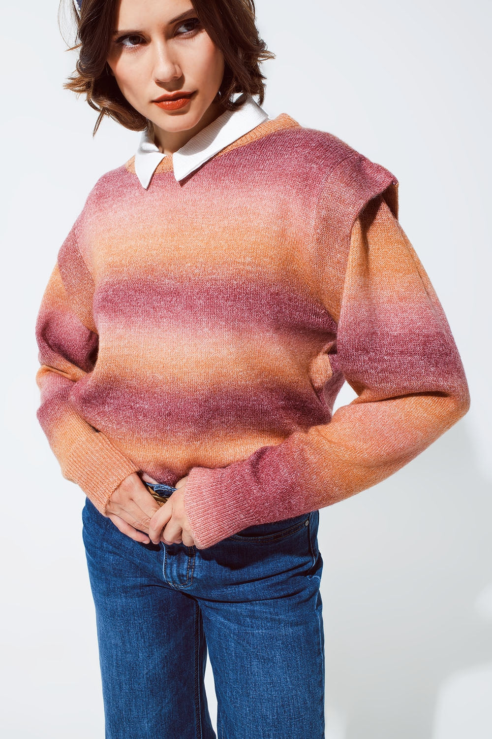 Q2 Camisola em ombre laranja e vermelho com gola redonda e pormenores nas mangas