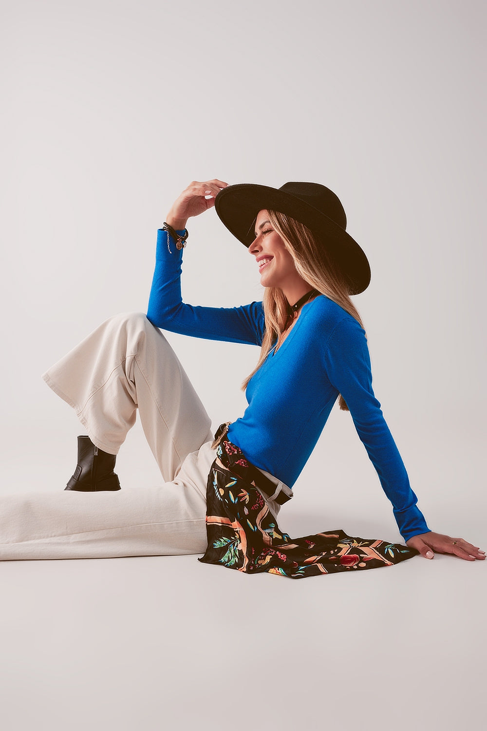 Camisola em V de malha fina azul