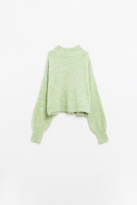 Camisola fofa verde clara com gola alta e mangas em balão