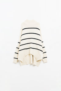 Camisola grande de cor creme com riscas pretas