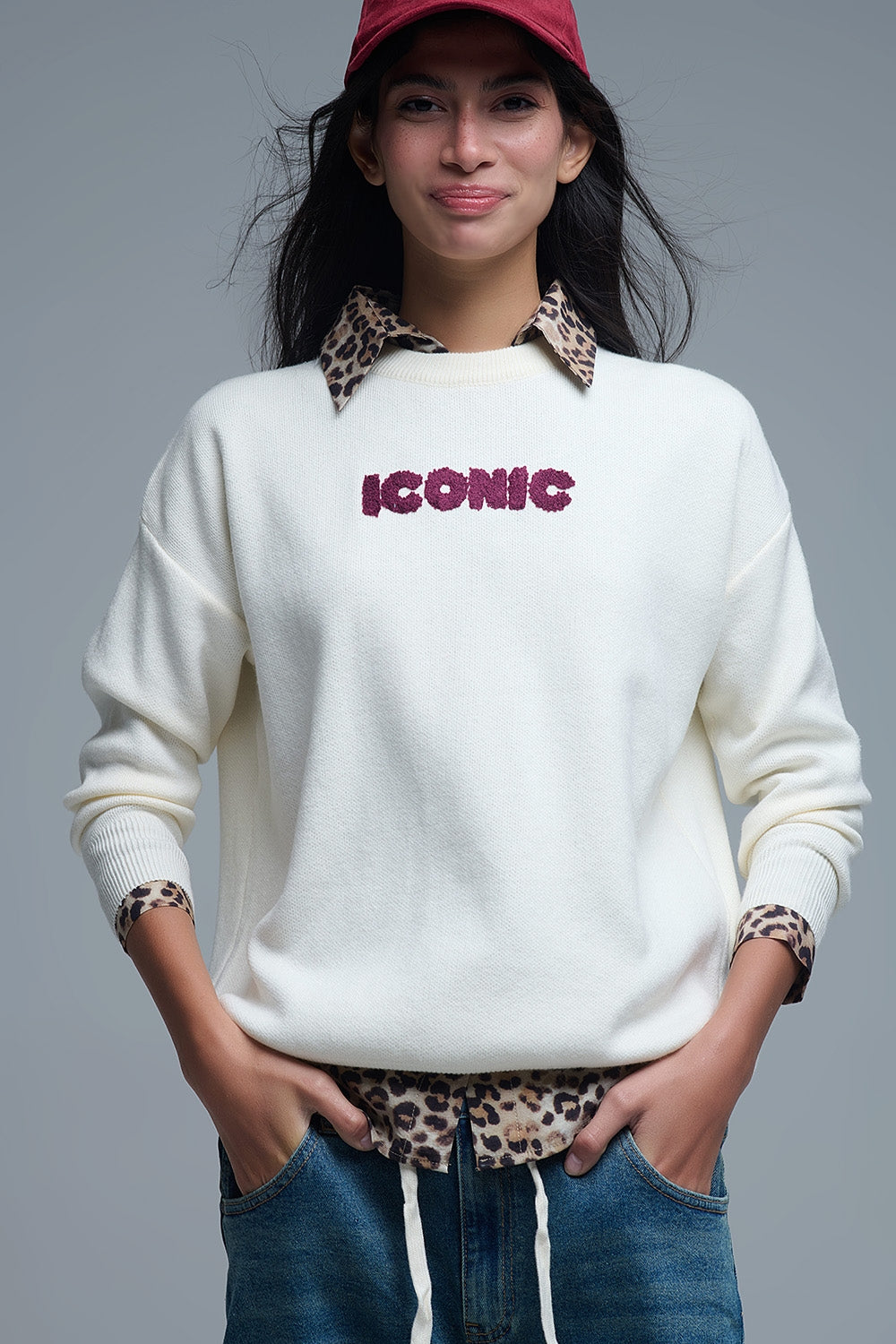 Q2 Camisola ICONIC bordada com estampado Global Tour nas costas em creme