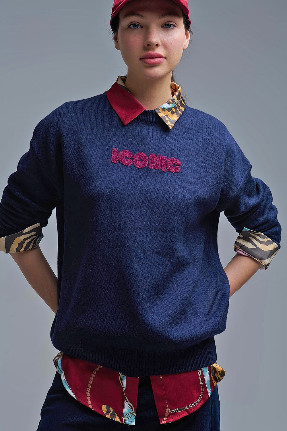 Q2 Camisola ICONIC bordada com estampado nas costas Global Tour em azul-marinho