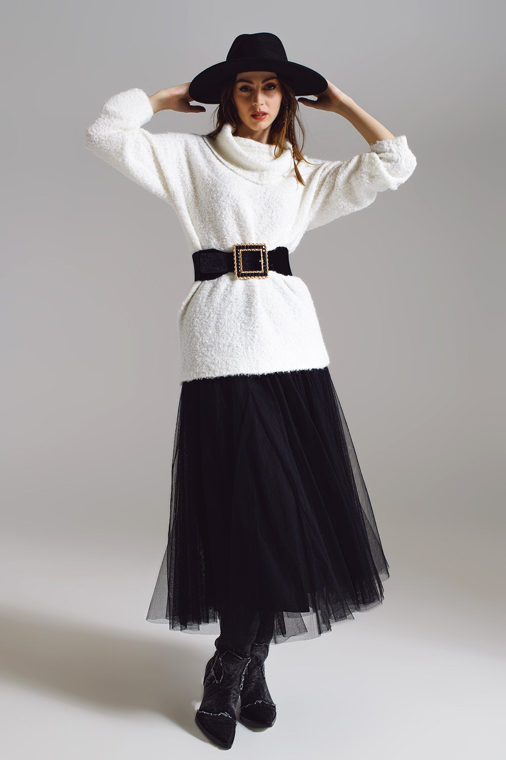 Camisola larga com decote bardot em branco