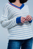 Camisola listrada azul com decote em bico