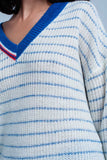 Camisola listrada azul com decote em bico
