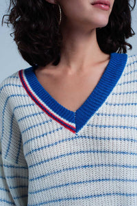 Camisola listrada azul com decote em bico