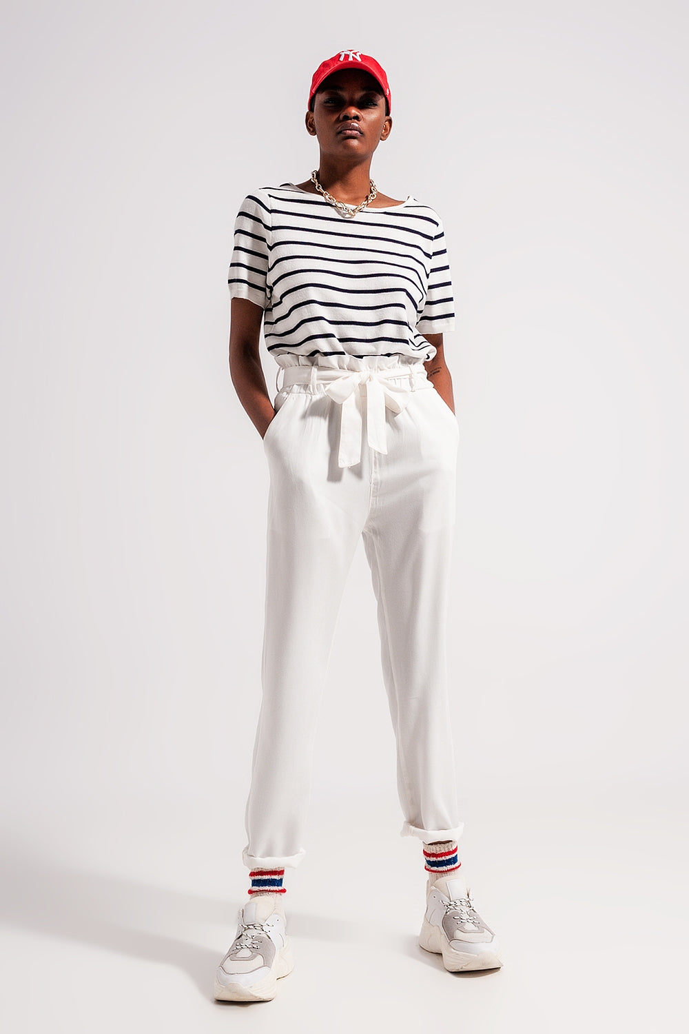 Camisola listrada com costas abertas e lacagem