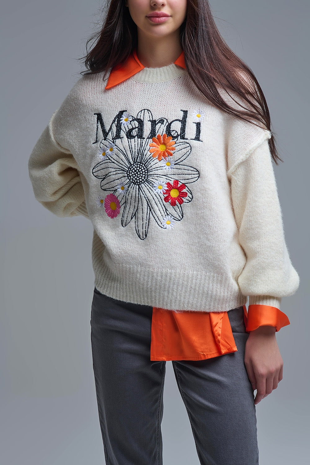 Q2 Camisola Mardi bordada em creme com flores