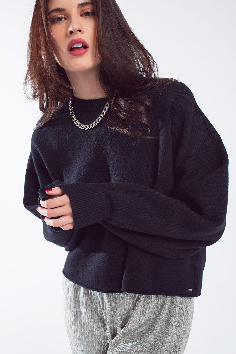 Q2 Camisola oversized com gola de barco em preto