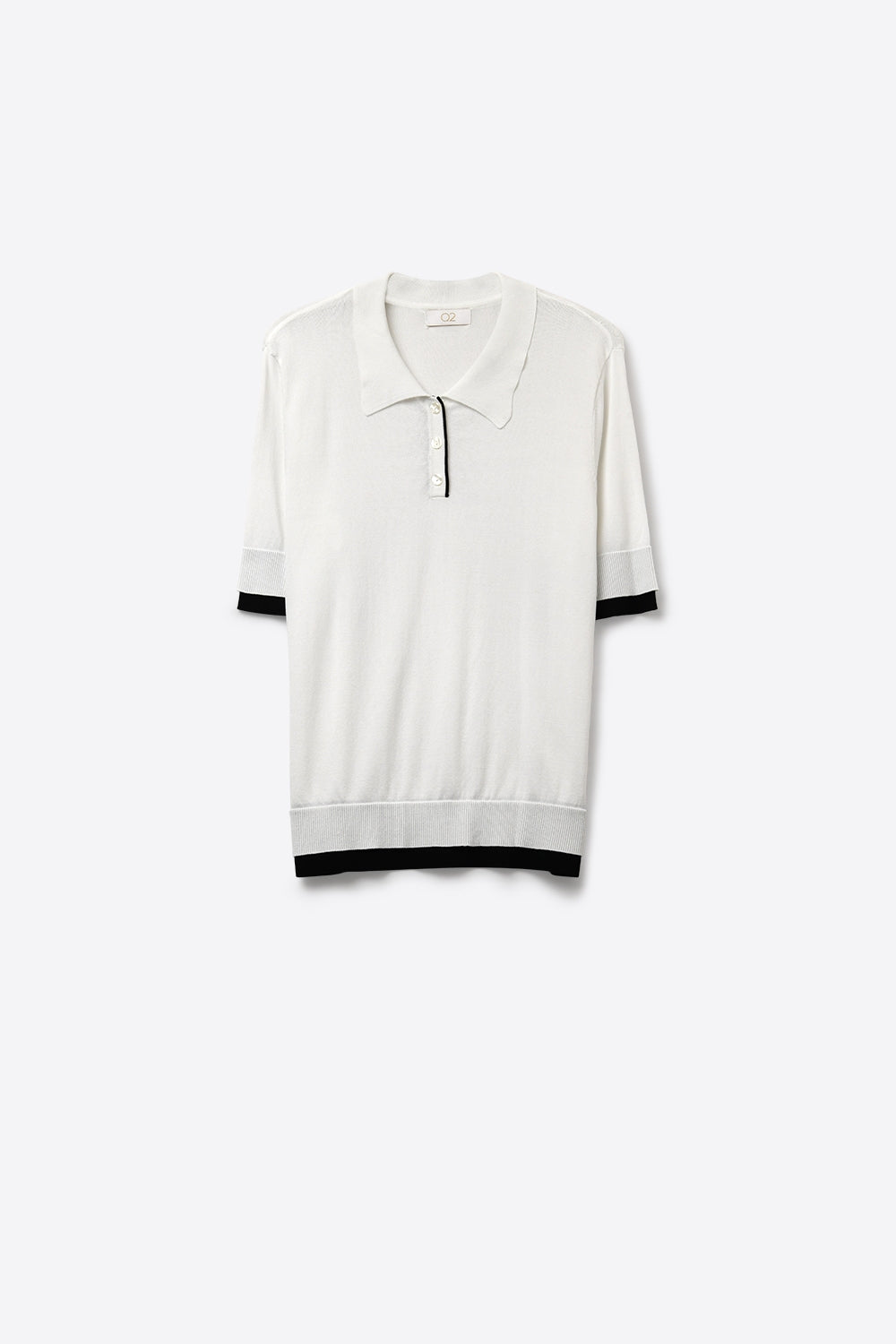 Q2 Camisola polo branca com pormenor de guarnição preto