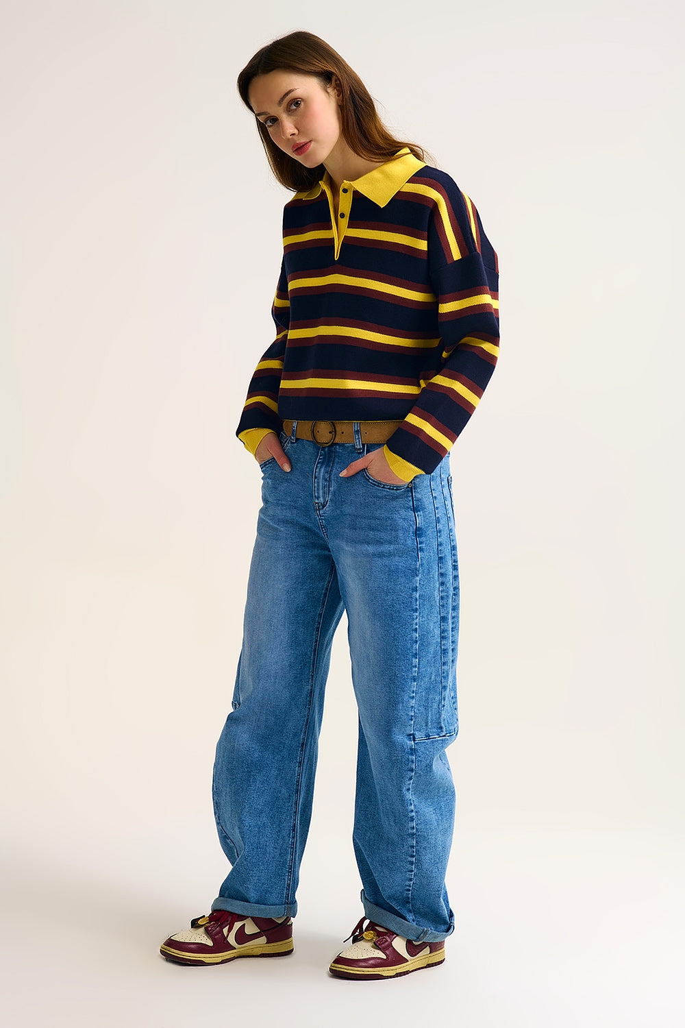 Camisola pólo de malha às riscas amarela com corte descontraído