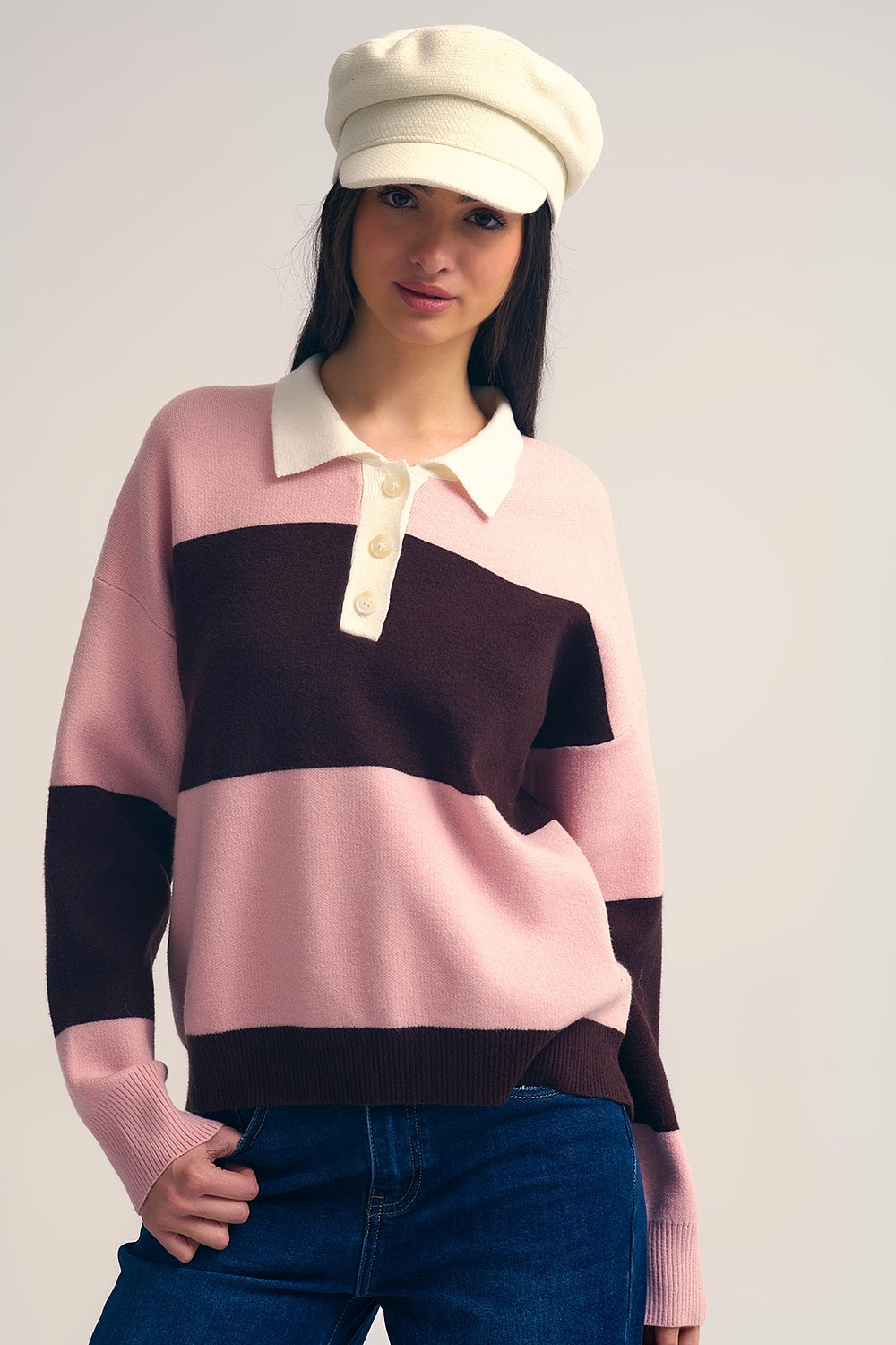 Q2 Camisola pólo de malha rosa com riscas castanhas