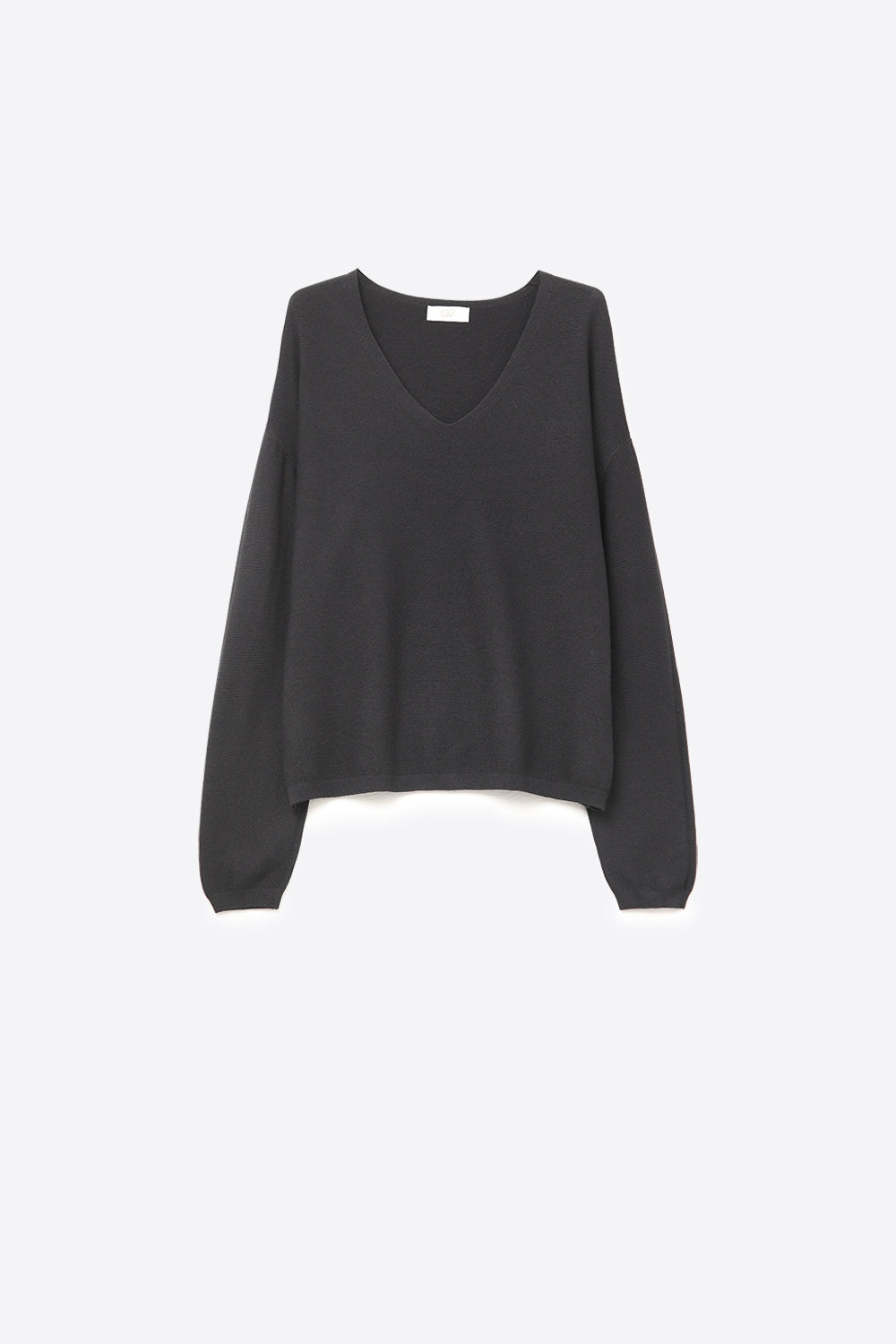 Q2 Camisola preta de malha fina com decote em V e textura linear subtil