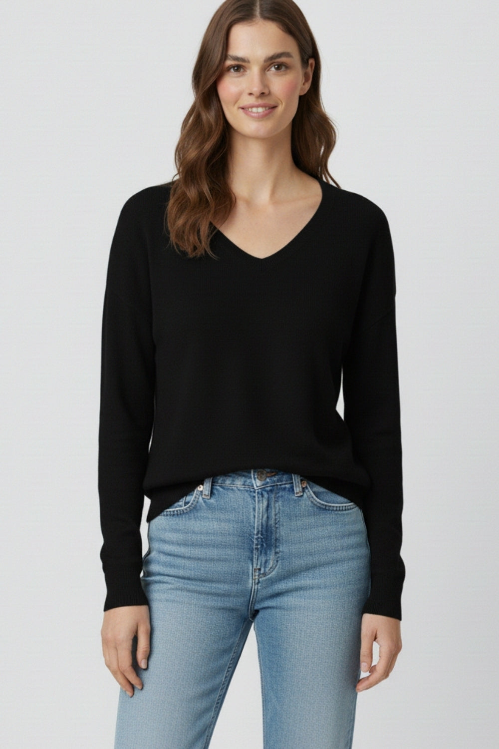 Camisola preta de malha fina com decote em V e textura linear subtil