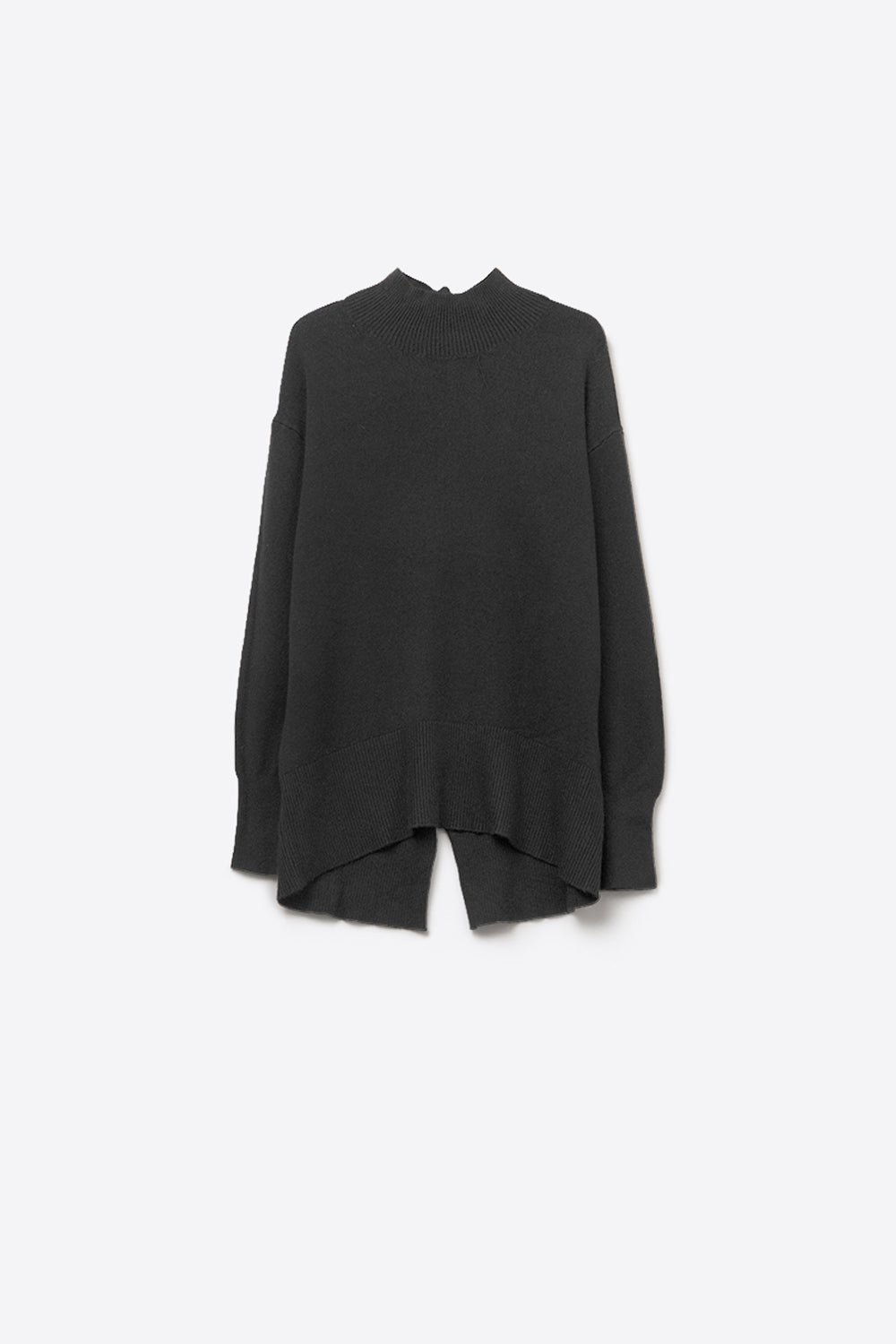 Q2 Camisola preta solta com pormenor aberto nas costas