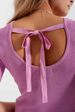 Camisola rosa trabalhada com nó nas costas