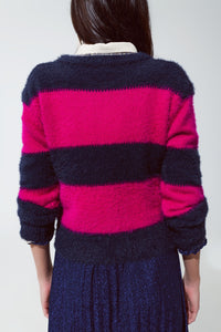 Camisola roxa e azul com riscas e gola redonda