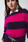 Camisola roxa e azul com riscas e gola redonda