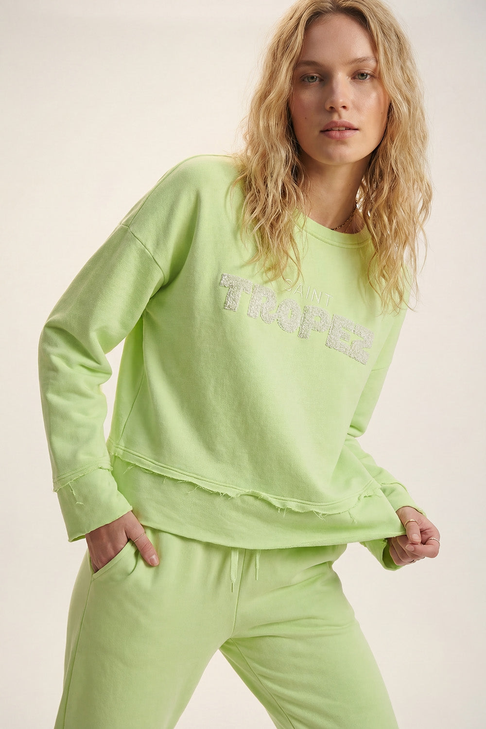 Q2 Camisola Saint Tropez bordada em verde menta