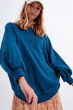 Camisola super grande com costura decorativa em azul