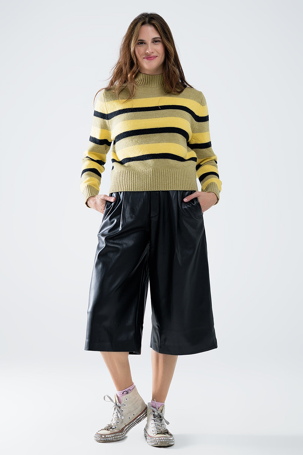 Camisola verde com riscas pretas e amarelas