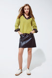 Camisola verde suave com decote em V