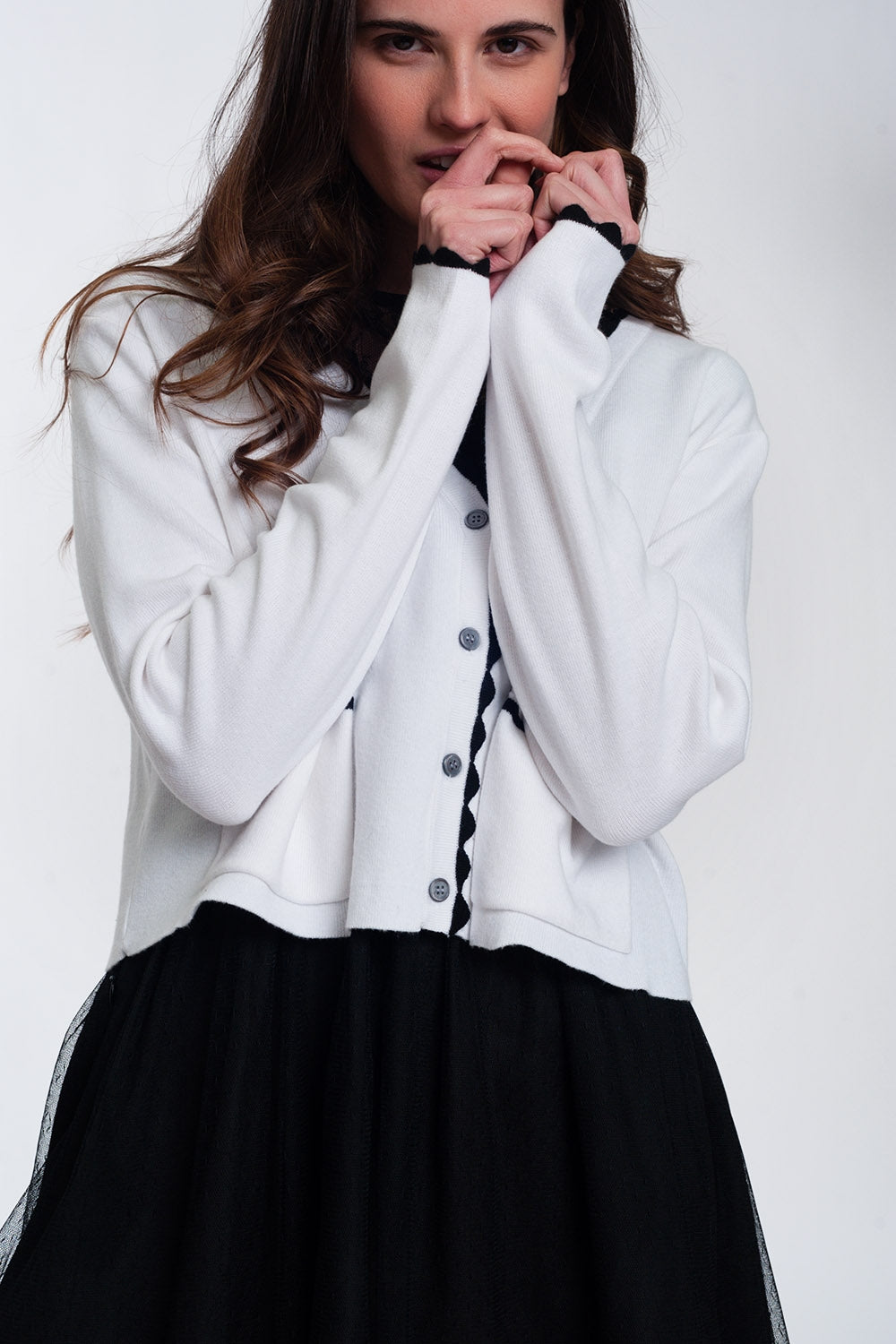 Cardigã branco com Acabamento em Contraste