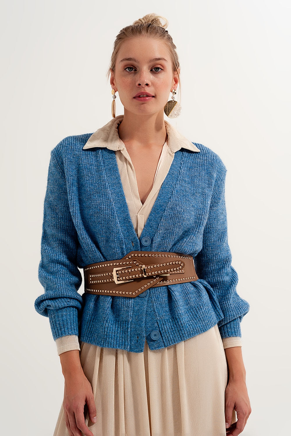 Cardigan azul com botões