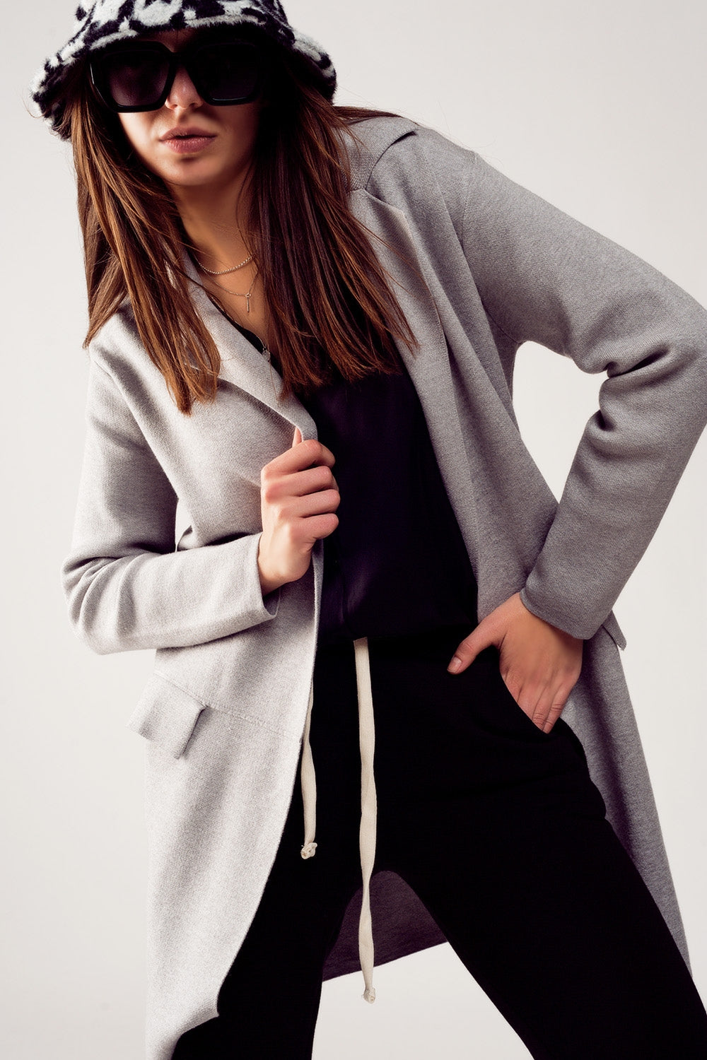 Q2 Cardigan de gola oversized em cinzento