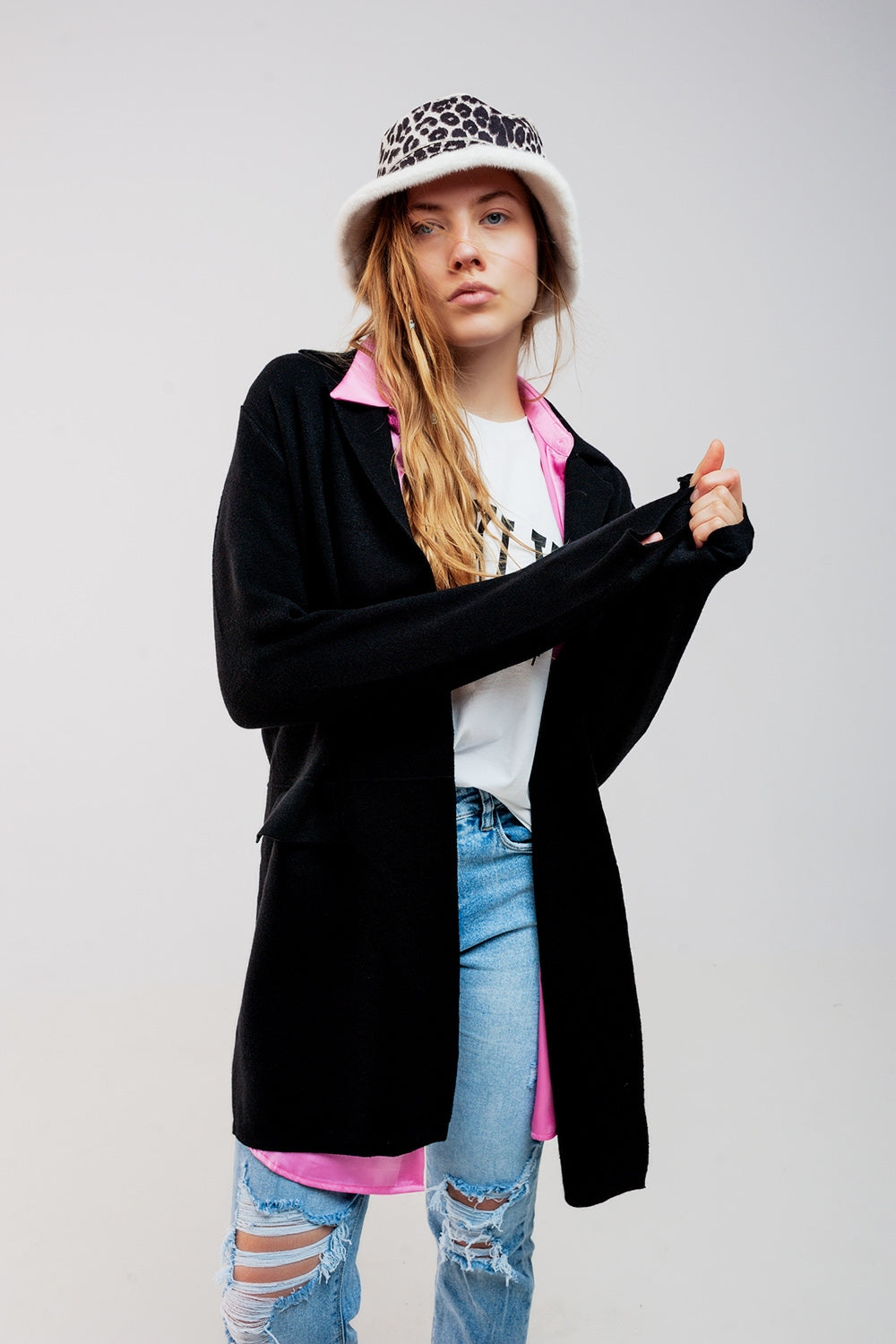 Q2 Cardigan de gola oversized em preto