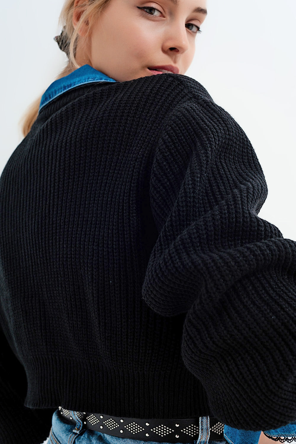 Cardigan de manga comprida e detalhe de botão strass em preto