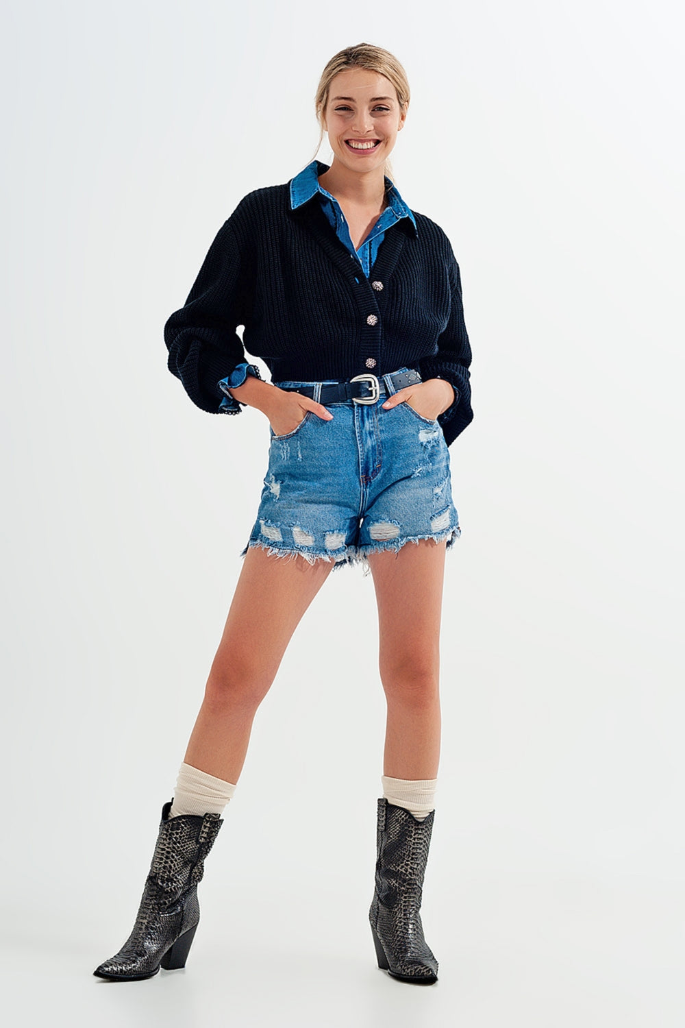 Cardigan de manga comprida e detalhe de botão strass em preto