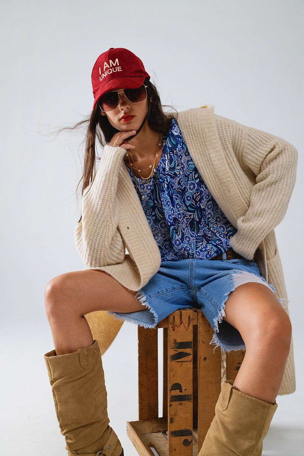 Q2 Casaco comprido canelado com pregas e capuz em creme