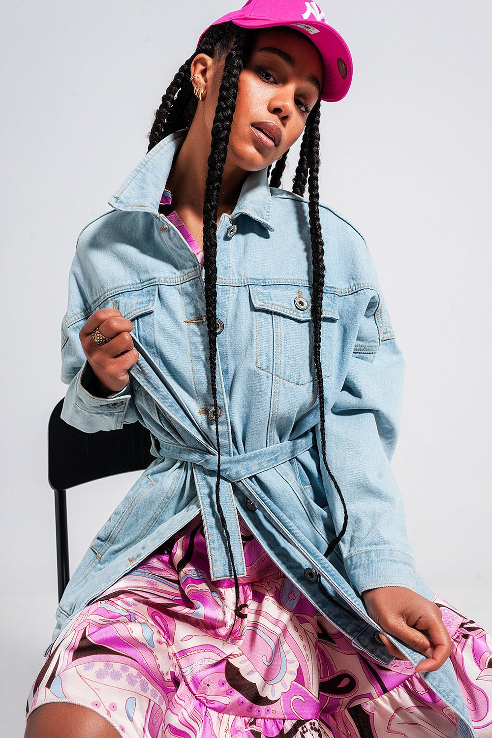 Q2 Casaco comprido de ganga com lavagem azul clara e cinto