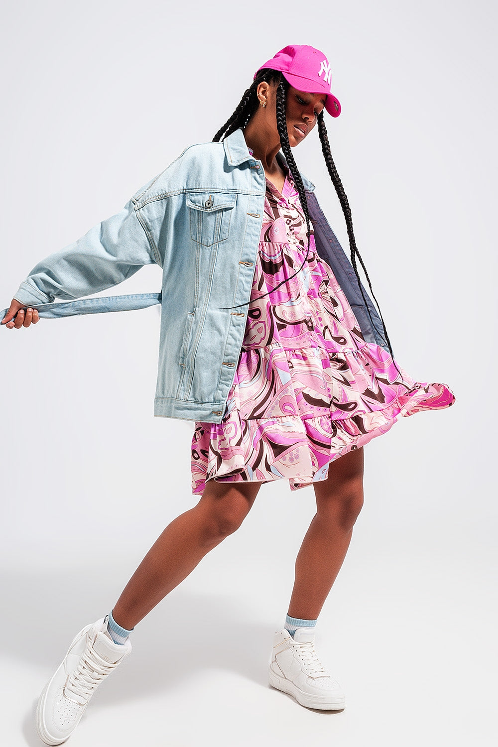 Casaco comprido de ganga com lavagem azul clara e cinto