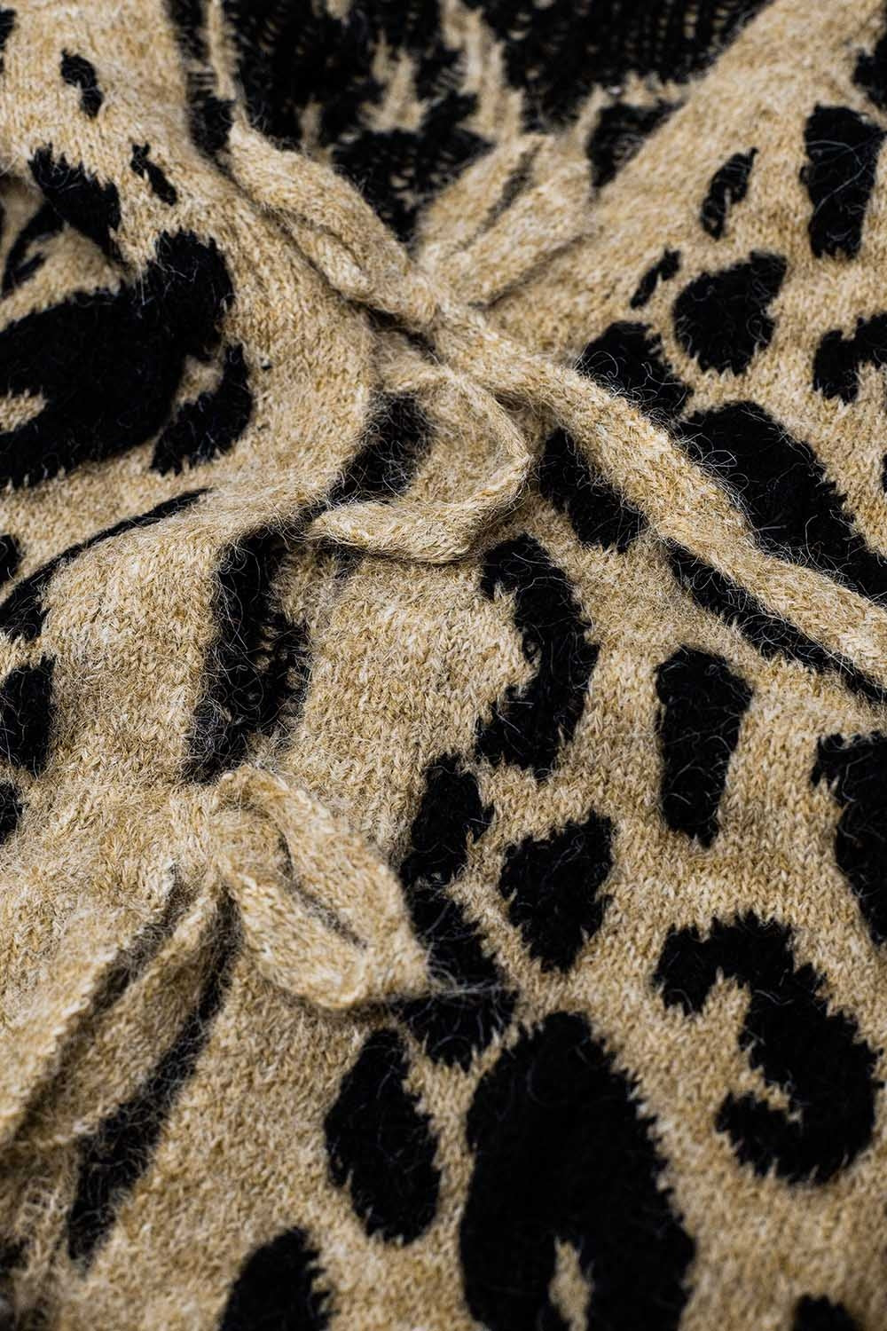 Casaco de manga comprida com estampado de leopardo e pormenor de laços