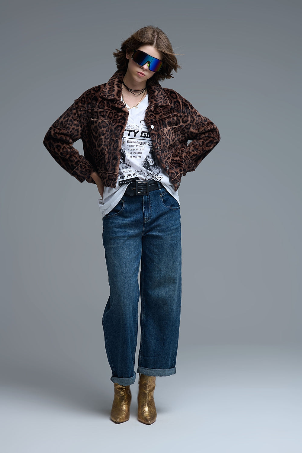 Casaco de peluche falso com botões cortado com estampado de leopardo arrojado