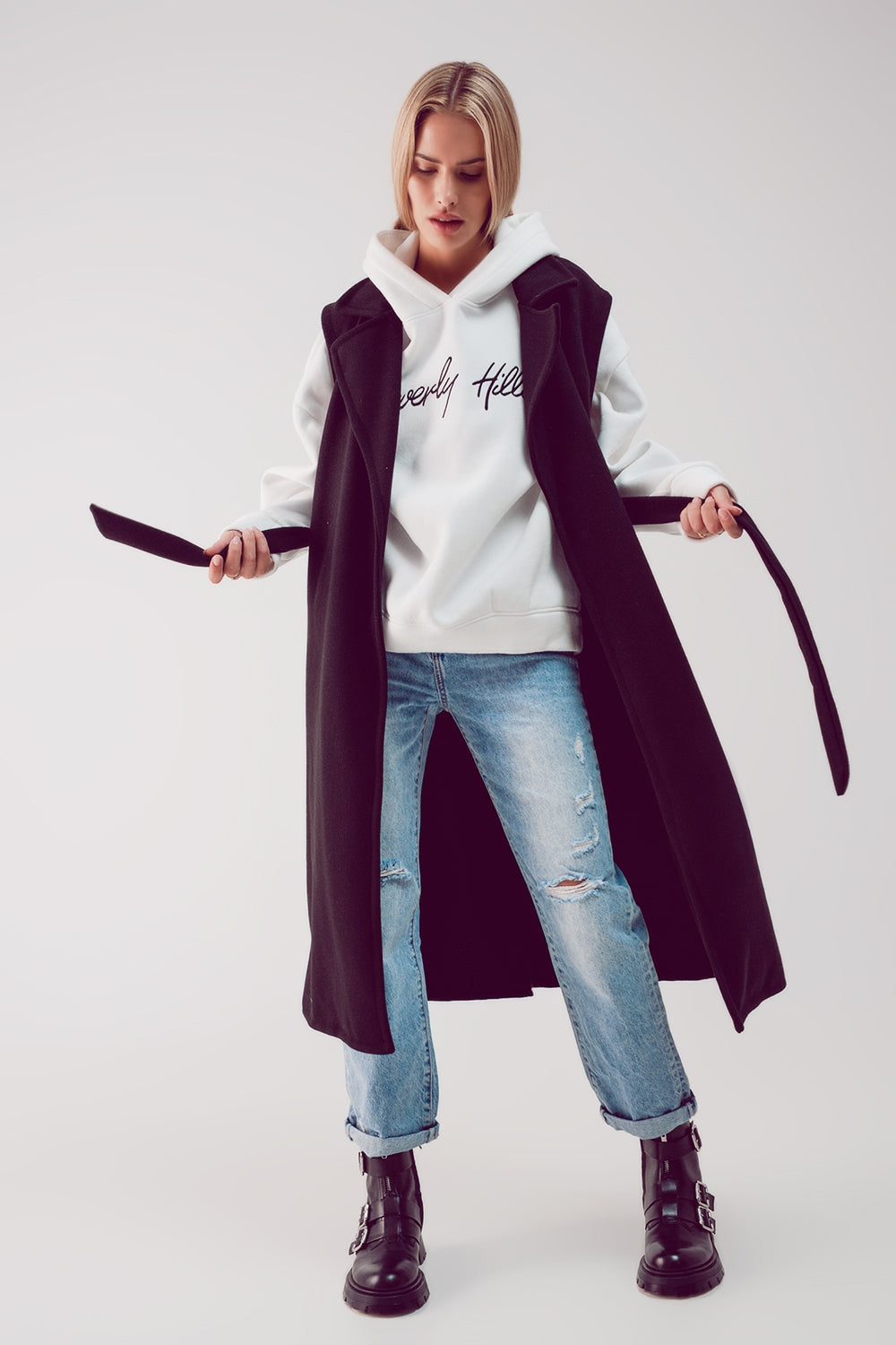 Casaco sem mangas longo com cinto preto