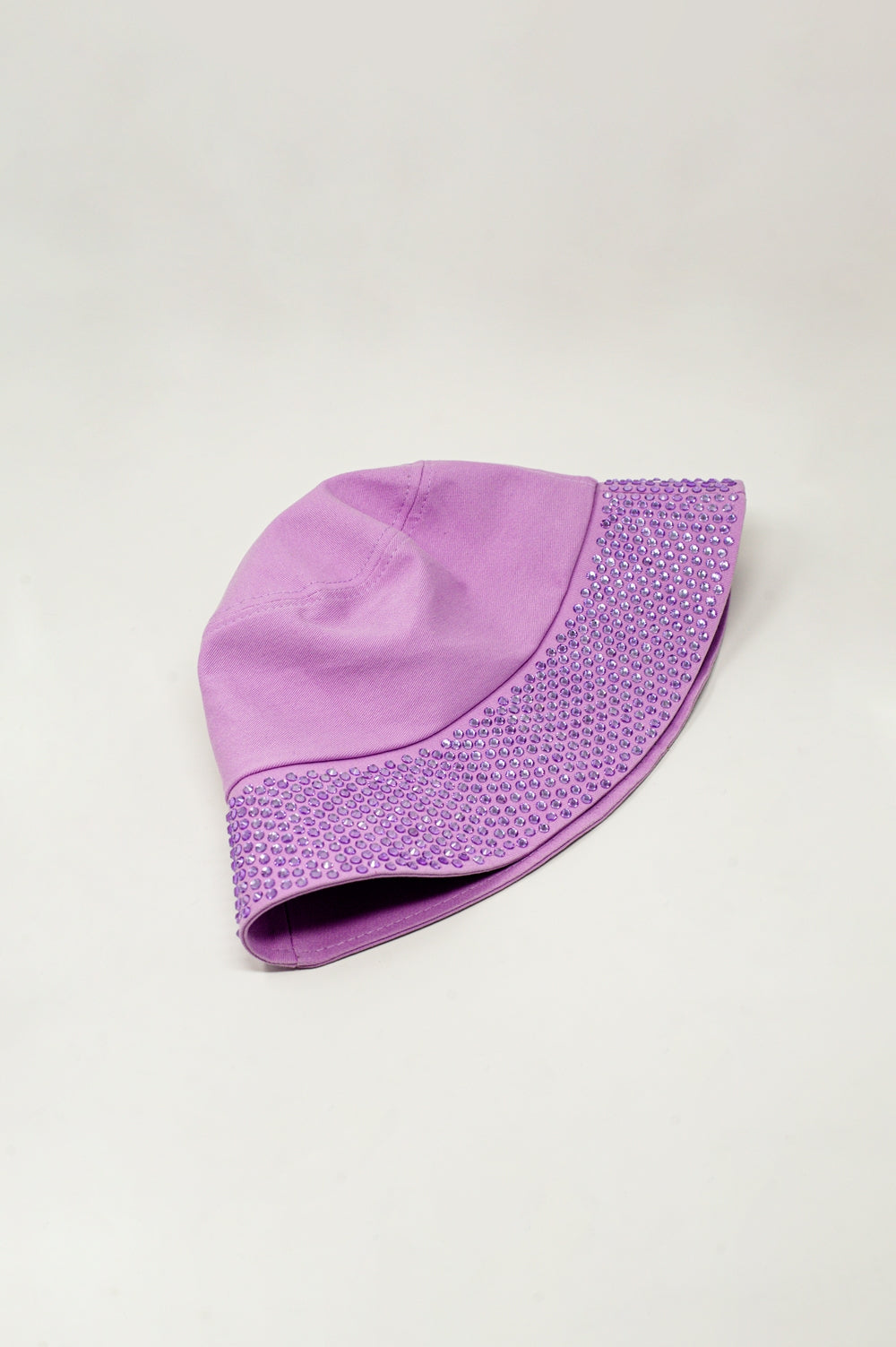 Chapéu de balde com strass em lilas
