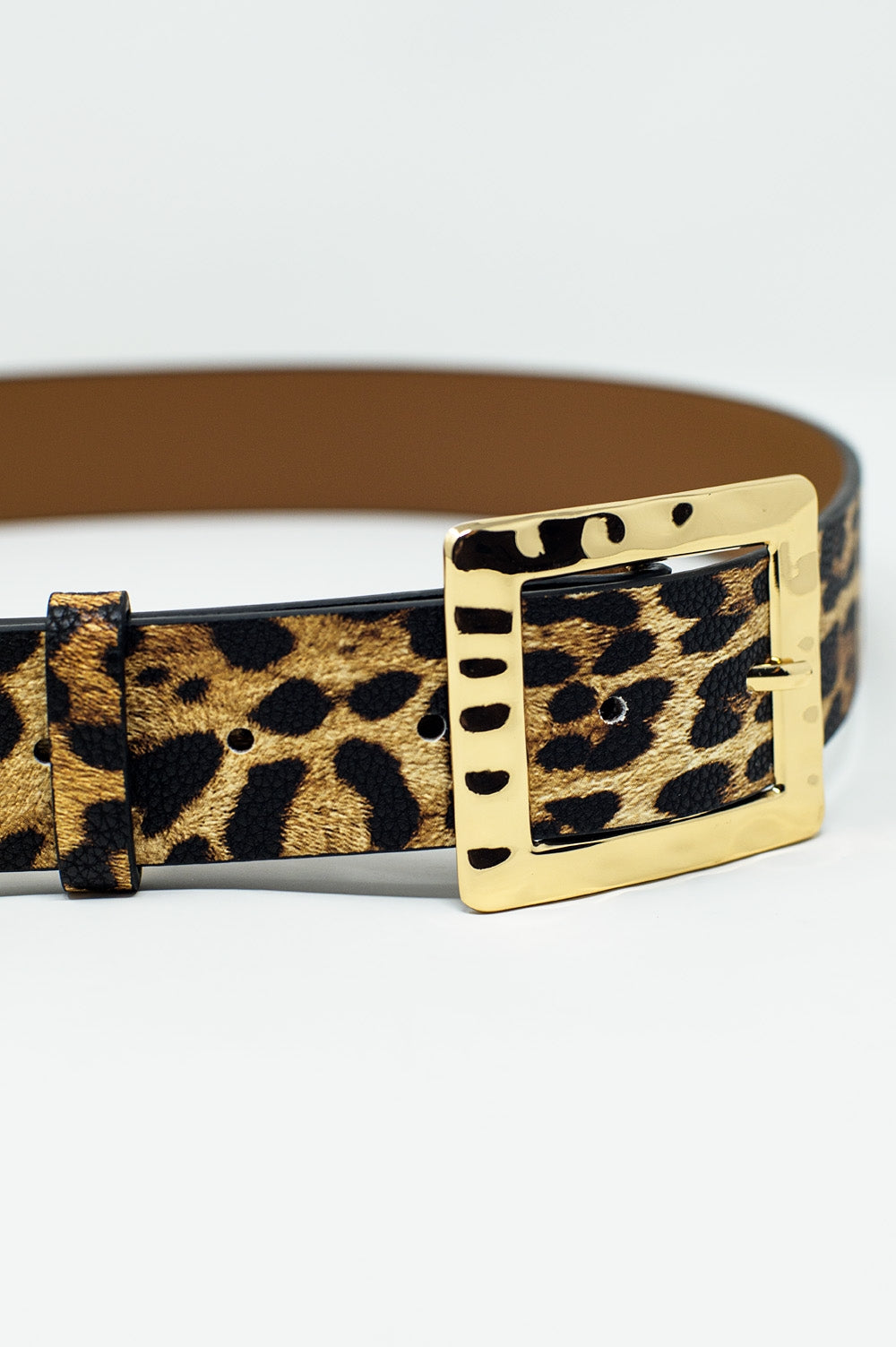 Cinto de leopardo de largura média com fivela dourada