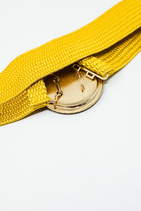 Cinto de tecido amarelo com fivela redonda com strass